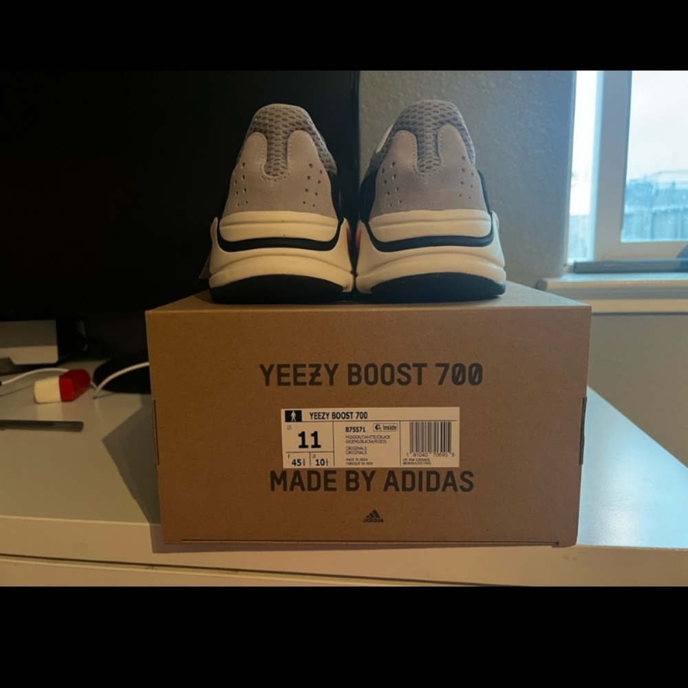 YEZZY WAVE RUNNERS 700 - Picture 4 of 5